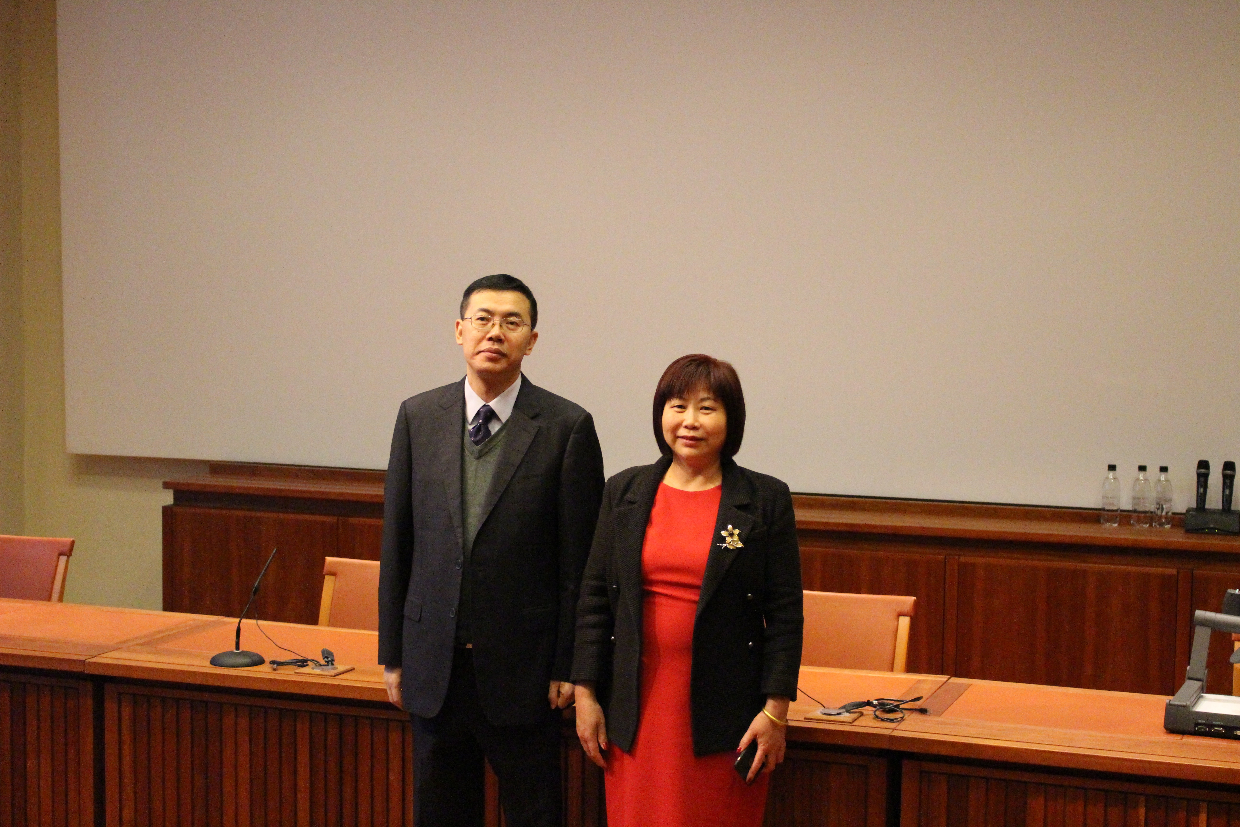 Vice Mayor Ai Xuefeng together with SCEA Chairman Zhang